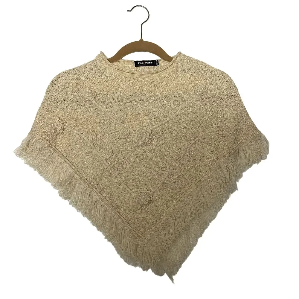 #7974 Tre & Pass Childrens Off White Knitted Floral Shoulder Pancho Size 24